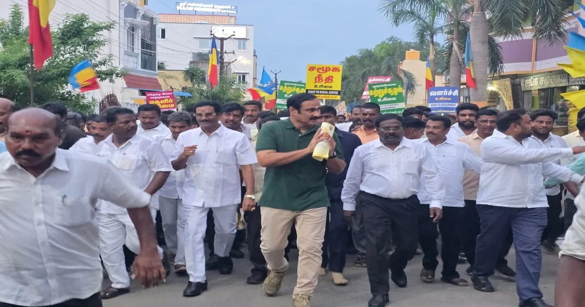 ராமதாஸுக்கு அன்புமணி கொடுத்த அதிர்ச்சி வைத்தியம்... எதிர்ப்பை மீறி தொடங்கிய எழுச்சி பயணத்தில் ட்விஸ்ட்...! 