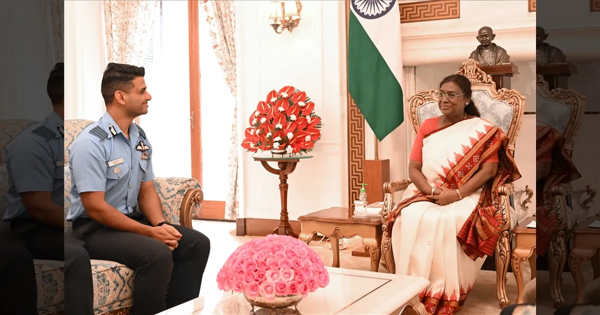 குடியரசுத் தலைவர் திரௌபதி முர்முவை நேரில் சந்தித்தார் சுபான்ஷு சுக்லா..!!