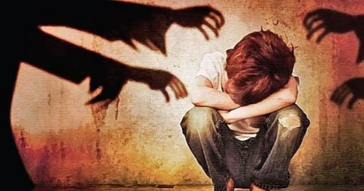 தமிழகமே அதிர்ச்சி... பள்ளி மாணவனுக்கு பாலியல் தொல்லை... முன்னாள் ஆசிரியர் போக்சோவில் கைது...!