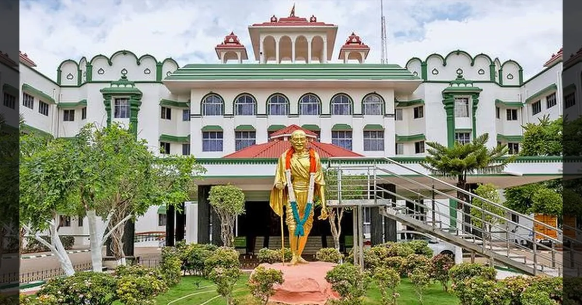 பெண் ஊழியர்களுக்கு மாதவிடாய் விடுமுறை: அரசு முடிவெடுக்காவிட்டால் நீதிமன்றமே உத்தரவிடும் - மதுரை ஐகோர்ட்!