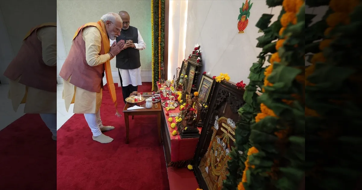 தமிழ் புத்தாண்டை கொண்டாடிய பிரதமர் மோடி..! துணை ஜனாதிபதி இல்லத்தில் வழிபாடு..!!