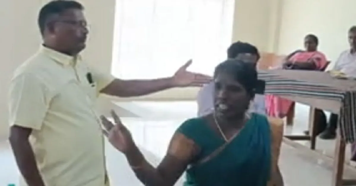 அதிகாரிகள் அலட்சியப்படுத்துறாங்க... நகர்மன்ற கூட்டத்தில் இருந்து கூட்டாக நடையைக் கட்டிய திமுக, அதிமுக கவுன்சிலர்கள்...!