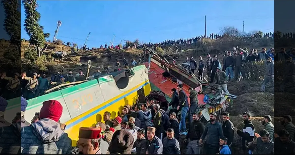 500 அடி பள்ளத்தில் கவிழ்ந்த பஸ்!! அலறிதுடித்த பயணிகள்!! 14 ஆக உயர்ந்தது பலி எண்ணிக்கை! இமாச்சலில் சோகம்!!