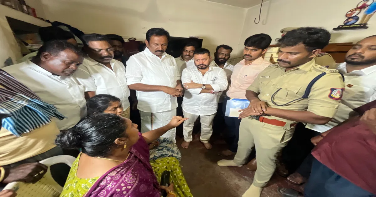 “உடலை வாங்க தயார் ஆனால்...” - சபரிவர்மன் வீடு தேடி சென்ற தவெக அமைச்சர்களுக்கு உறவினர்கள் கொடுத்த ட்விஸ்ட்...!