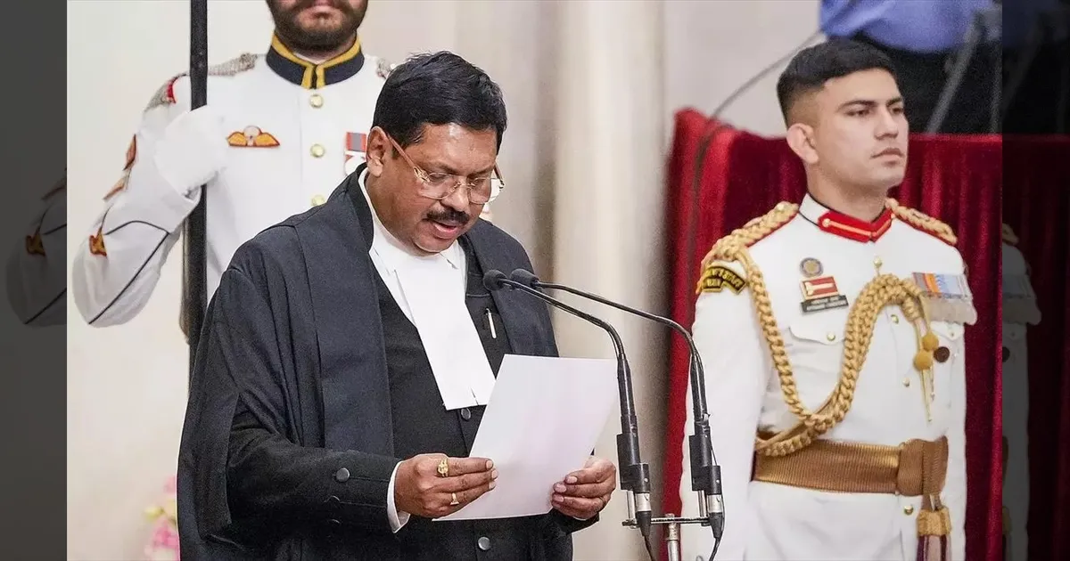 யார் இந்த பிஆர்.கவாய்? குடிசையில் பிறந்து இன்று உச்சநீதிமன்ற தலைமை நீதிபதி..!