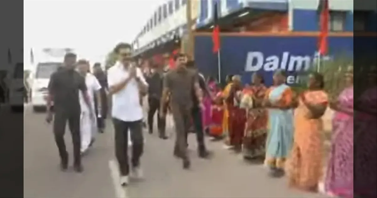 மதுரையில் முதல்வர் ஸ்டாலின் ரோடு ஷோ.. பொதுமக்கள் உற்சாக வரவேற்பு..!