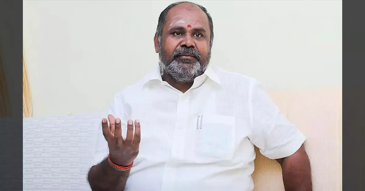 அண்ணா, பெரியார் குறித்த வீடியோவை நாங்க பார்க்கவே இல்ல.. பின் வரிசையில இருந்தோம்.. காரணம் சொன்ன ஆர்.பி.உதயகுமார்..!