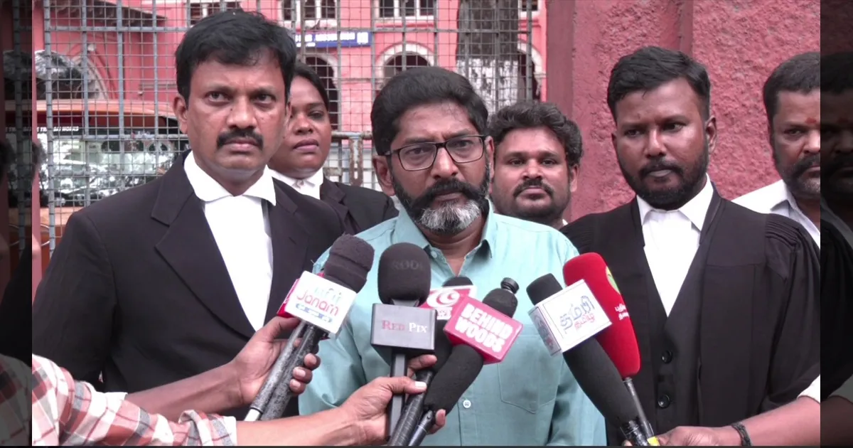 அருணை பதவியில் தொடரச் செய்வது நீதிமன்ற அவமதிப்பு - சென்னை உயர்நீதிமன்ற வளாகத்தில் சவுக்கு சங்கர் அதிரடி!