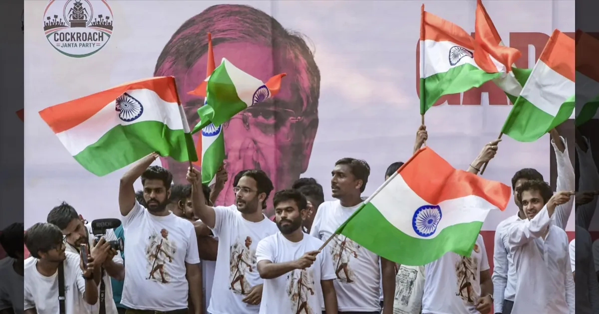 அக்.10..!!  இது ஒரு நீண்ட போராட்டமாக இருக்கும்!! டெல்லி போலீசுக்கு சவால்விட்ட கரப்பான்பூச்சி கட்சி..!!