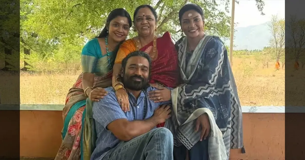 அம்மாவின் காலடியில் தஞ்சம் புகுந்த நடிகர் தனுஷ்..!! 'My Blessings' என உருக வைத்த போட்டோ..!