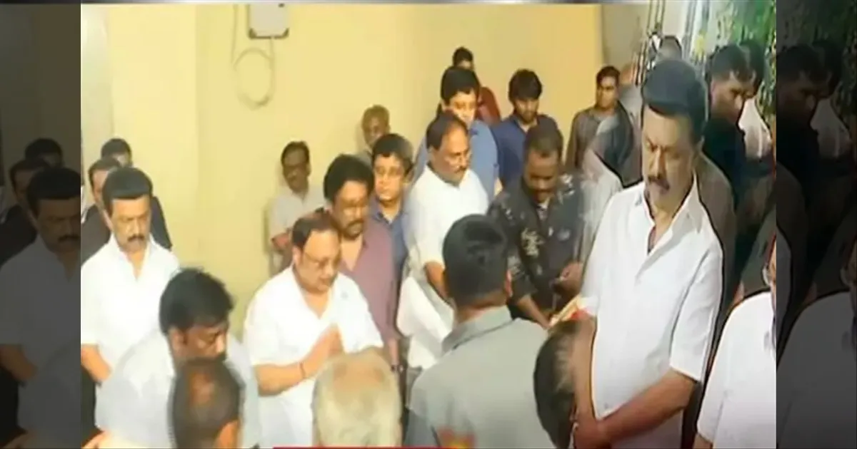 அண்ணன் மு.க.முத்துவின் உடல் தகனம்.. கண்ணீருடன் பிரியாவிடை கொடுத்த தம்பி ஸ்டாலின்..!