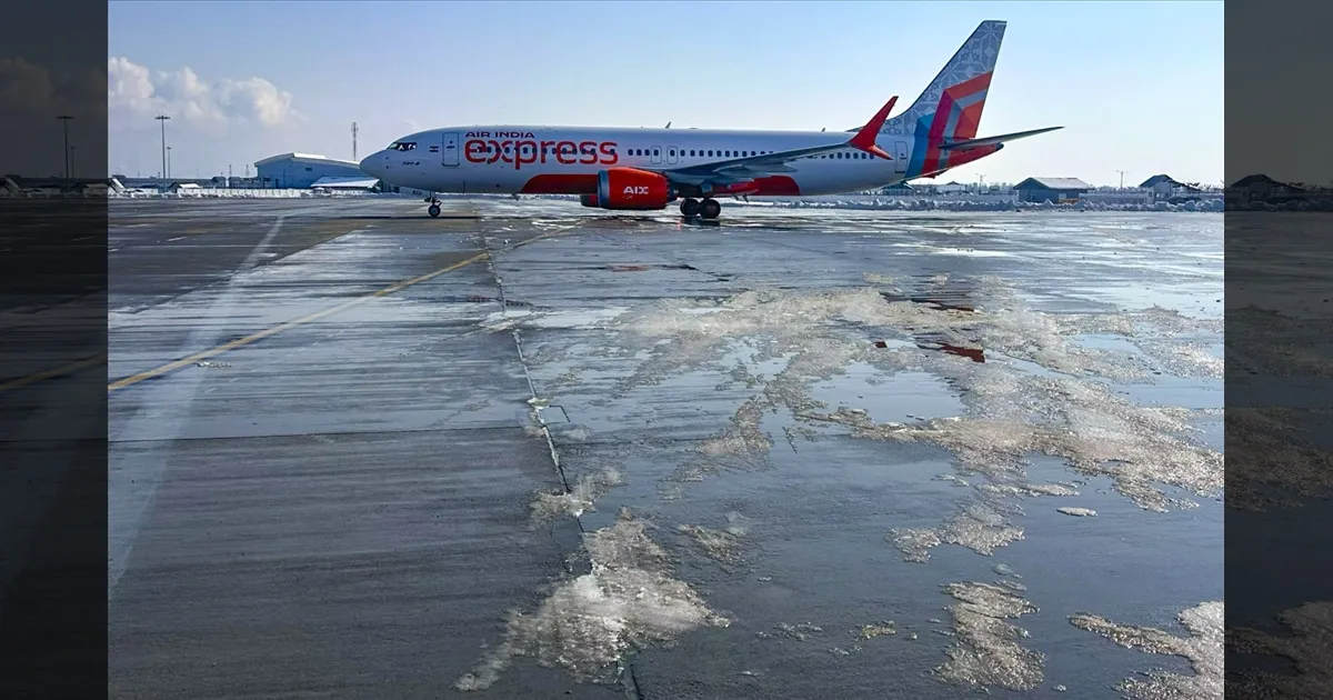 கடும் பனிப்பொழிவு..!! ஸ்ரீநகர் ஏர்போர்ட்டில் 50 விமானங்கள் ரத்து..!! பயணிகள் அவதி..!!