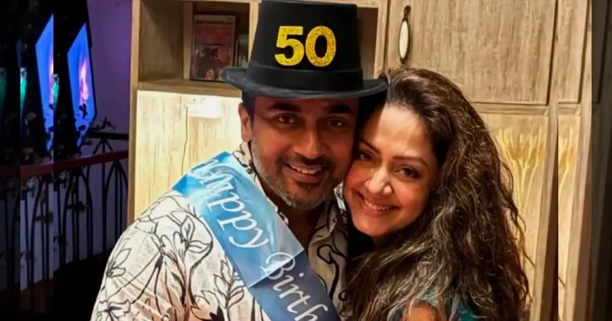 ரசிகர்களுக்கு பறந்த KISS.. திடீரென பாய்ந்து வந்த பொருள்.. ஸ்டைலாக கேட்ச் பிடித்த சூர்யா..!!