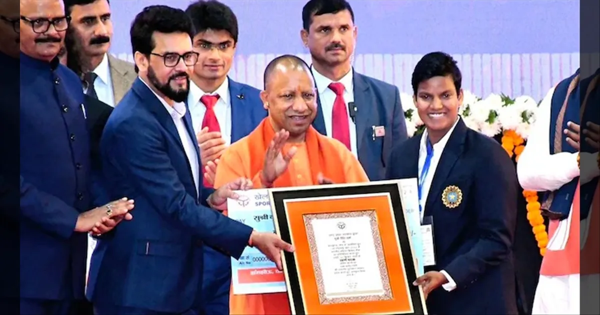 உலகக்கோப்பை வெற்றிக்குப் பின் தீப்தி சர்மாவுக்கு டிஎஸ்பி பதவி..!! யோகி ஆதித்யநாத் பாராட்டு..!!