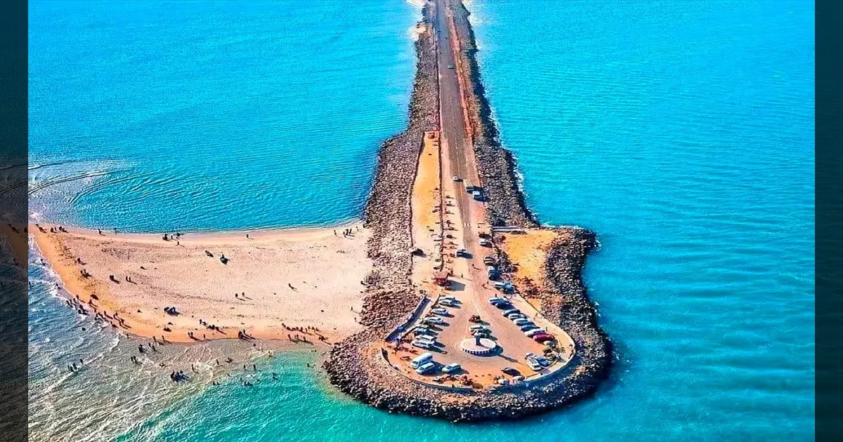 சுழன்று அடிக்கும் சூறைக்காற்று..!! தனுஷ்கோடிக்கு செல்ல சுற்றுலாப் பயணிகளுக்கு தடை..!!