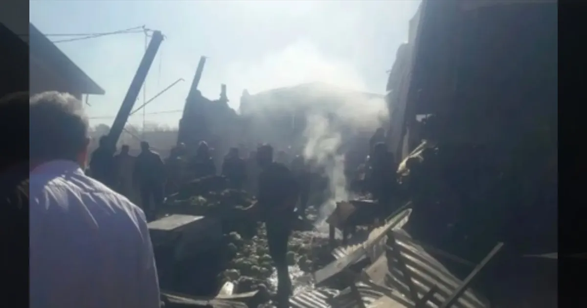 ஈரான்: மார்க்கெட்டில் விழுந்து சுக்குநூறான ராணுவ ஹெலிகாப்டர்..!! 4 பேர் பரிதாப பலி..!!