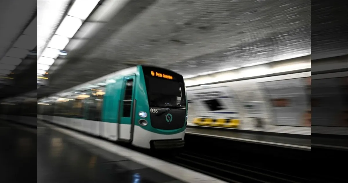 பாரிஸ் மெட்ரோ ரயிலில் கத்திக்குத்து..!! 3 பெண்கள் படுகாயம்.. ஒருவர் கைது..!!