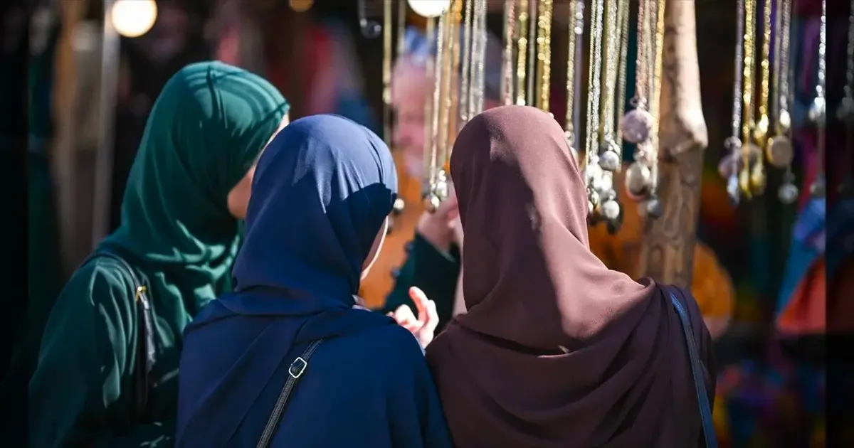 ஆஸ்திரியாவில் 14 வயதுக்குட்பட்ட மாணவிகளுக்கு பள்ளிகளில் ஹிஜாப் தடை: சர்ச்சையை கிளப்பும் முடிவு..!!