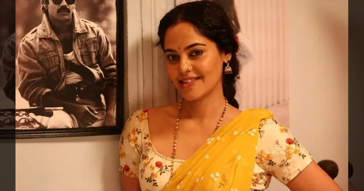 cinema-bindu-madhavi-black-mail-tamilcinema