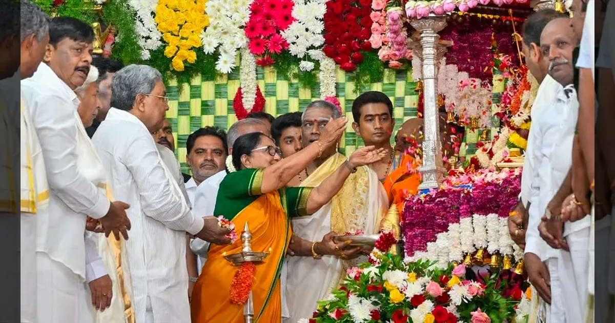 Banu-Mushtaq-inaugurates-Mysuru-Dasara-2025