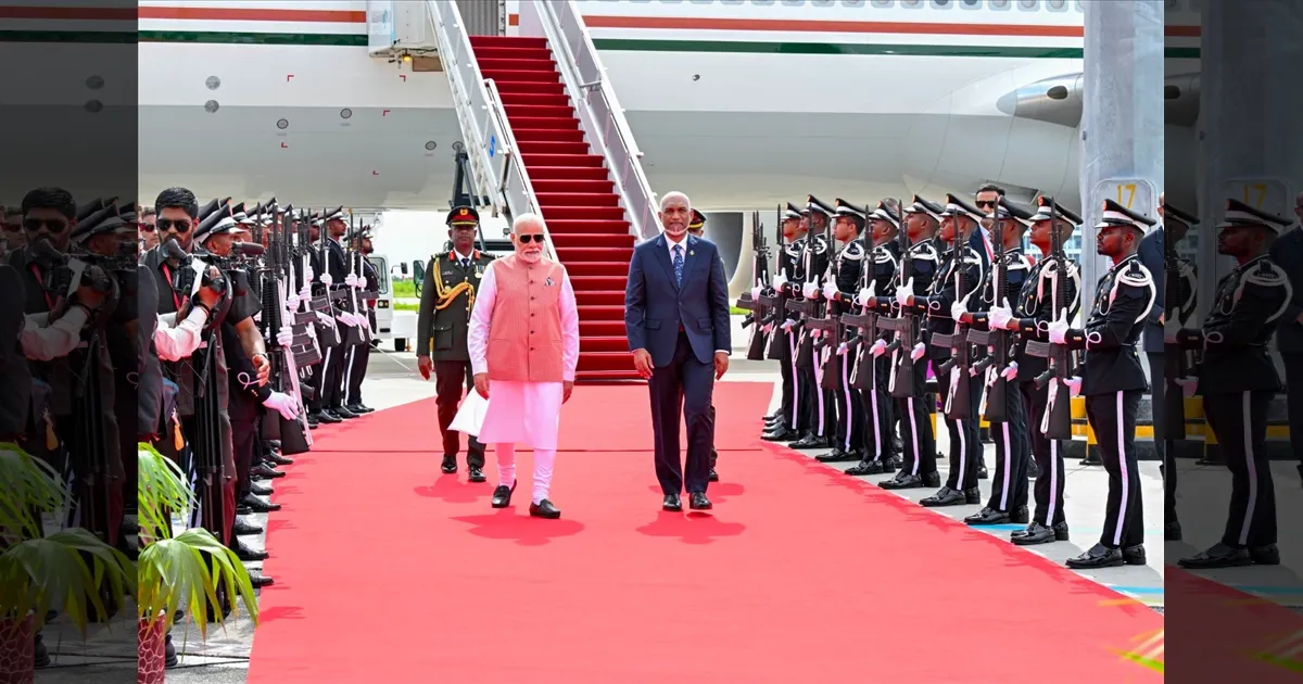 PM-Modi-receives-a-ceremonial-welcome-in-maldives