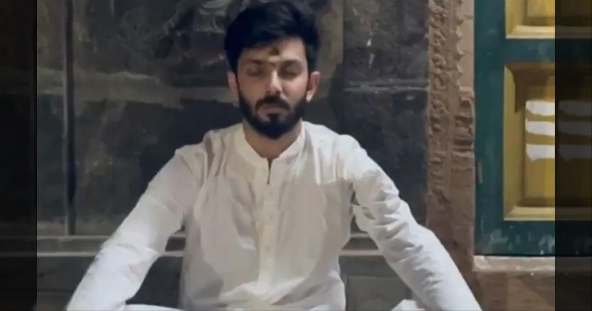 cinema-anirudh-had-darshan-of-lord-shiva-at-the-ezhumalaiyan-temple-tamilcinema