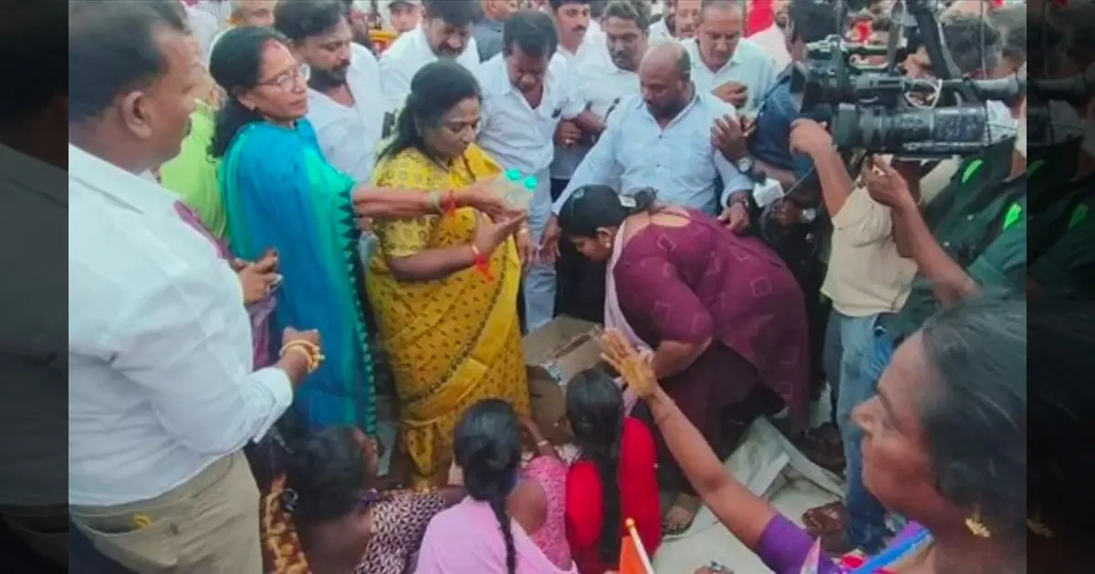 தூய்மை பணியாளர்கள் போராட்டம்: நேரில் சென்ற தமிழிசை.. 4 பிரிவுகளின் கீழ் வழக்குப்பதிவு செய்த போலீஸ்..!! 
