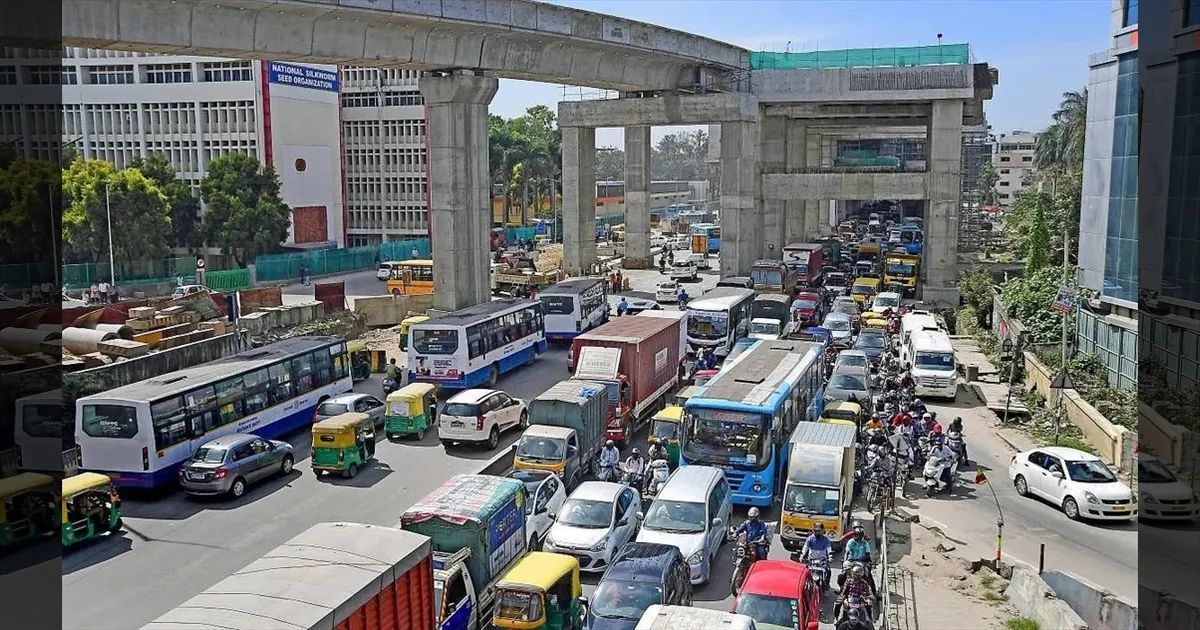 பெங்களூருவை திக்குமுக்காட வைக்கும் டிராஃபிக்..!! ஐடி ஊழியர்களுக்கு வருகிறது WFH..!!