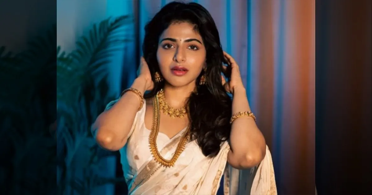 cinema-iswarya-menon-latest-photos-in-saree-tamilcinema