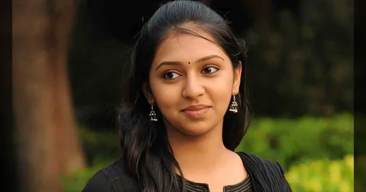 பாலியல் தொல்லை கொடுத்தார் தெரியுமா..! அதனால தான் அப்படி.. உண்மையை உடைத்த நடிகை லட்சுமி மேனன்..!