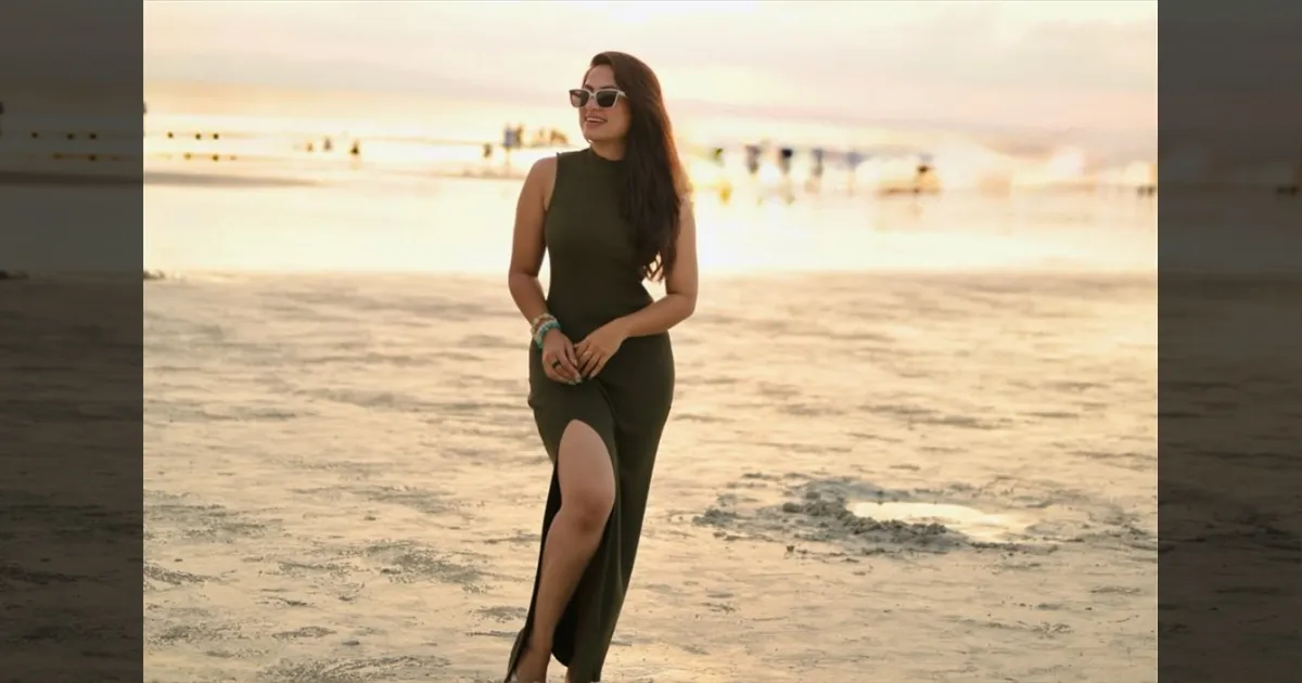 இளசுகளை கவர புது டெக்னிக்..! கிளாமரில் கலக்கும் அய்யனார் துணை சீரியல் நடிகை மதுமிதா..!