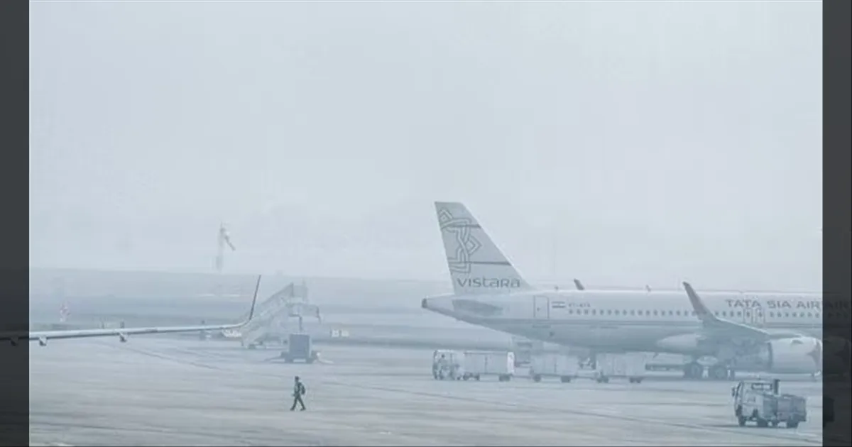 கடும் பனிமூட்டம்..!! டெல்லியில் இன்று மட்டும் 118 விமானங்கள் ரத்து..!! பயணிகள் தவிப்பு..!!