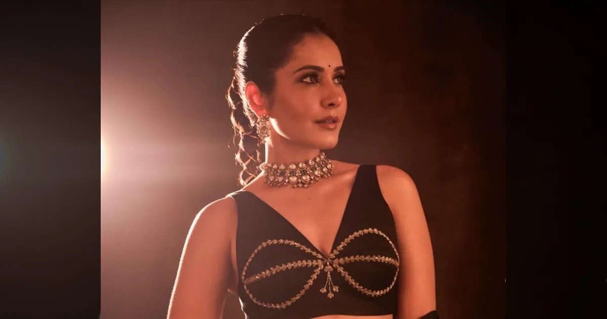 cinema-raashii-khanna-sizzling-photoshoot-tamilcinema
