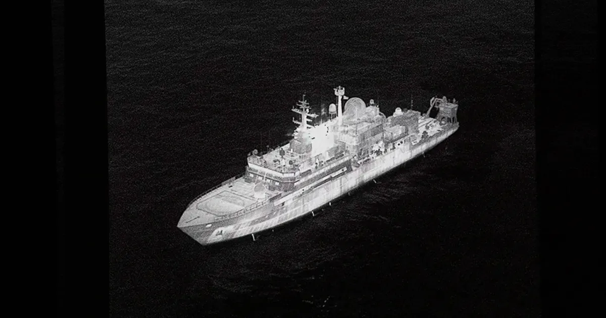 இங்கிலாந்து கடல் எல்லைக்குள் அத்துமீறி நுழைந்த ரஷிய உளவுக்கப்பல்..!! எச்சரிக்கும் பிரிட்டன்..!!  