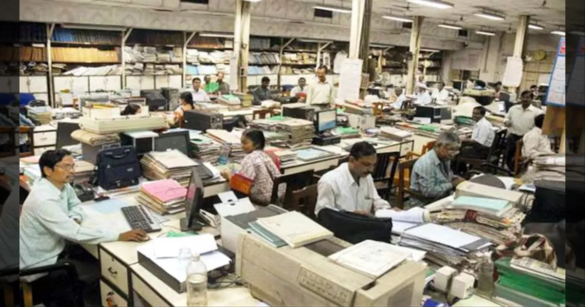 இந்த ட்ரெஸ்லாம் போடவே கூடாது..!! கர்நாடக அரசு ஊழியர்களுக்கு பறந்த ஸ்ட்ரிக்ட் ஆர்டர்..!! 