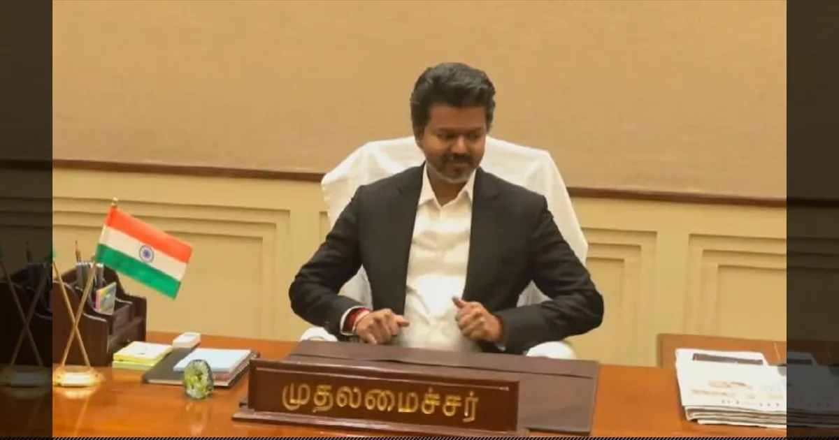 தமிழகத்தில் சட்டம்-ஒழுங்கு எப்படி இருக்கு..?? டிஜிபி, தலைமை செயலாளருடன் CM விஜய் முக்கிய மீட்டிங்..!!
