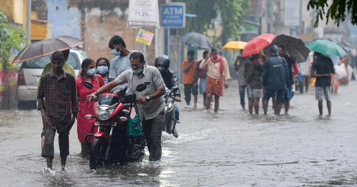 தமிழகத்தில் எங்கெங்கு கனமழை வெளுக்கப்போகுது..?? லிஸ்ட்ல உங்க ஊரு இருக்கா..??
