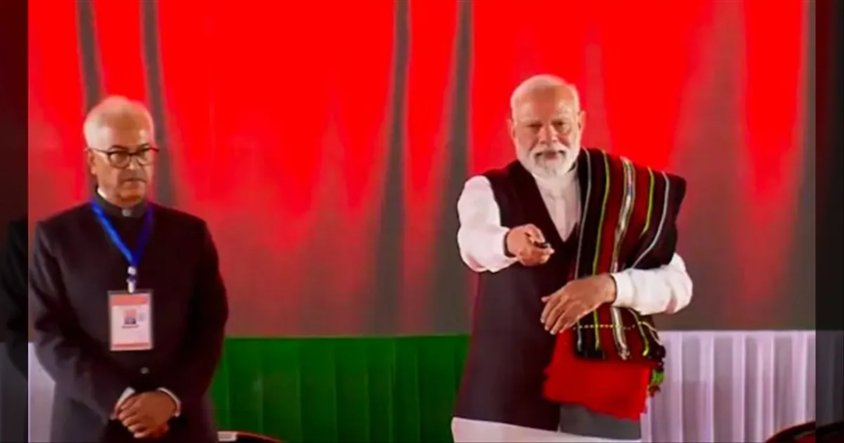 மணிப்பூரில் பிரதமர் மோடி.. பல்வேறு திட்டங்களுக்கு அடிக்கல் நாட்டினார்..!!