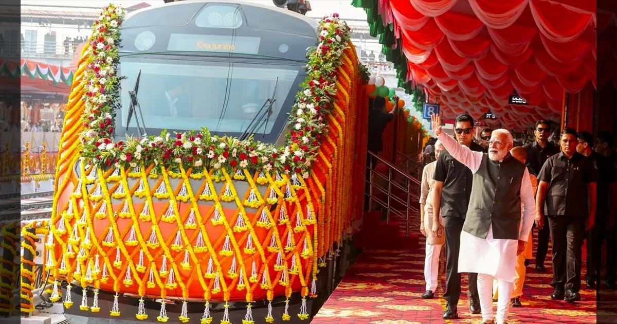 மக்களுக்கு ஹாப்பி நியூஸ்..!! விரைவில் ஸ்லீப்பர் ரயில்... தொடங்கி வைக்கிறார் பிரதமர் மோடி..!!