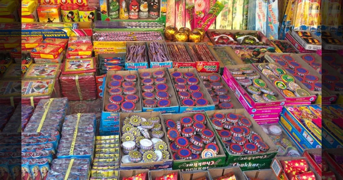 நெருங்கும் தீபாவளி.. ஆன்லைனில் பட்டாசு விற்றால் நடவடிக்கை பாயும்.. ஐகோர்ட் மதுரைக்கிளை கறார்..!
