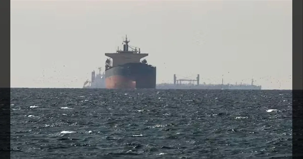 வழிவிட்ட ஹார்முஸ் ஜலசந்தி..!! இந்தியா வரும் மேலும் 20 எரிபொருள் கப்பல்கள்..!! பெரும் நிவாரணம்..!!