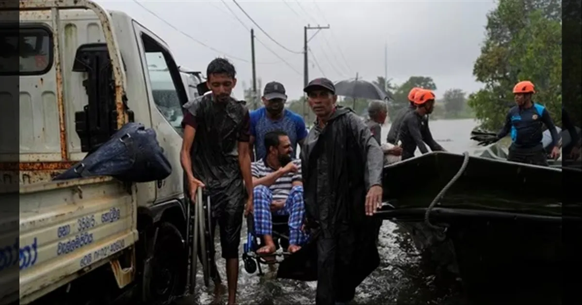 கதிகலங்கி நிற்கும் இலங்கை..!! சிக்கித் தவிக்கும் இந்தியர்களுக்கு அவசர உதவி எண் அறிவிப்பு..!! 