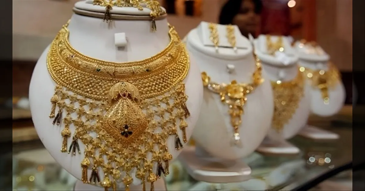 மாறி மாறி ட்விஸ்ட் கொடுக்கும் தங்கம், வெள்ளி விலை..!! இன்று ஏற்றமா..?? இறக்கமா..?? நிலவரம் இதோ..!!