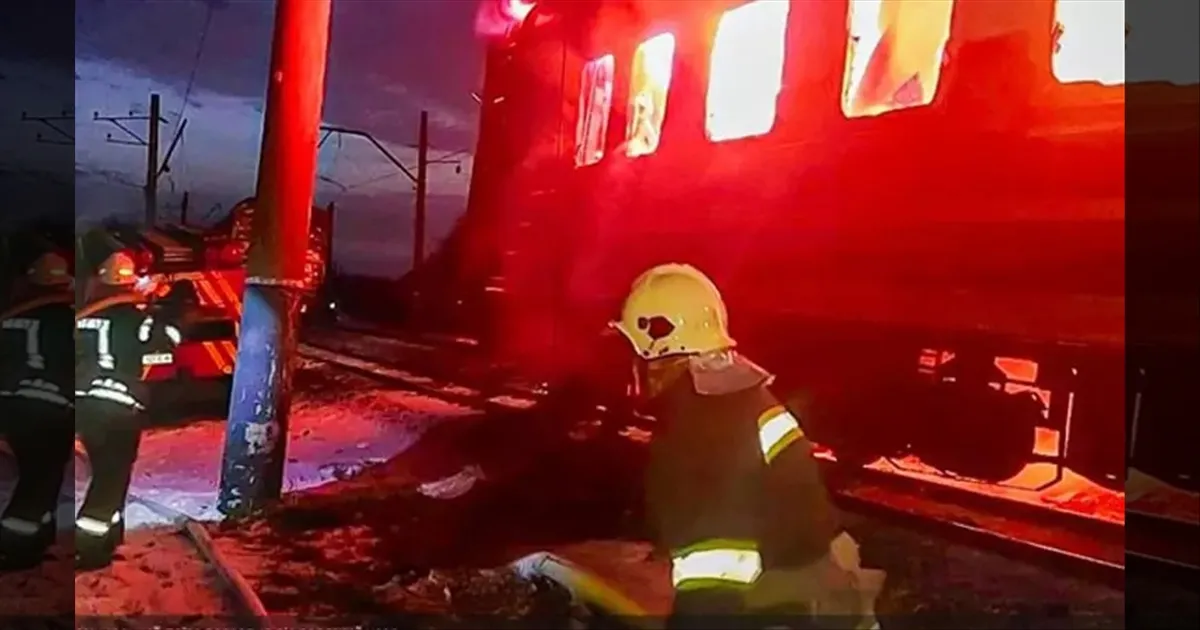 அடங்காத ரஷ்யா..!! உக்ரைனில் ரயில் மீது டிரோன் தாக்குதல்..!! 5 பயணிகள் பரிதாப பலி..!! 