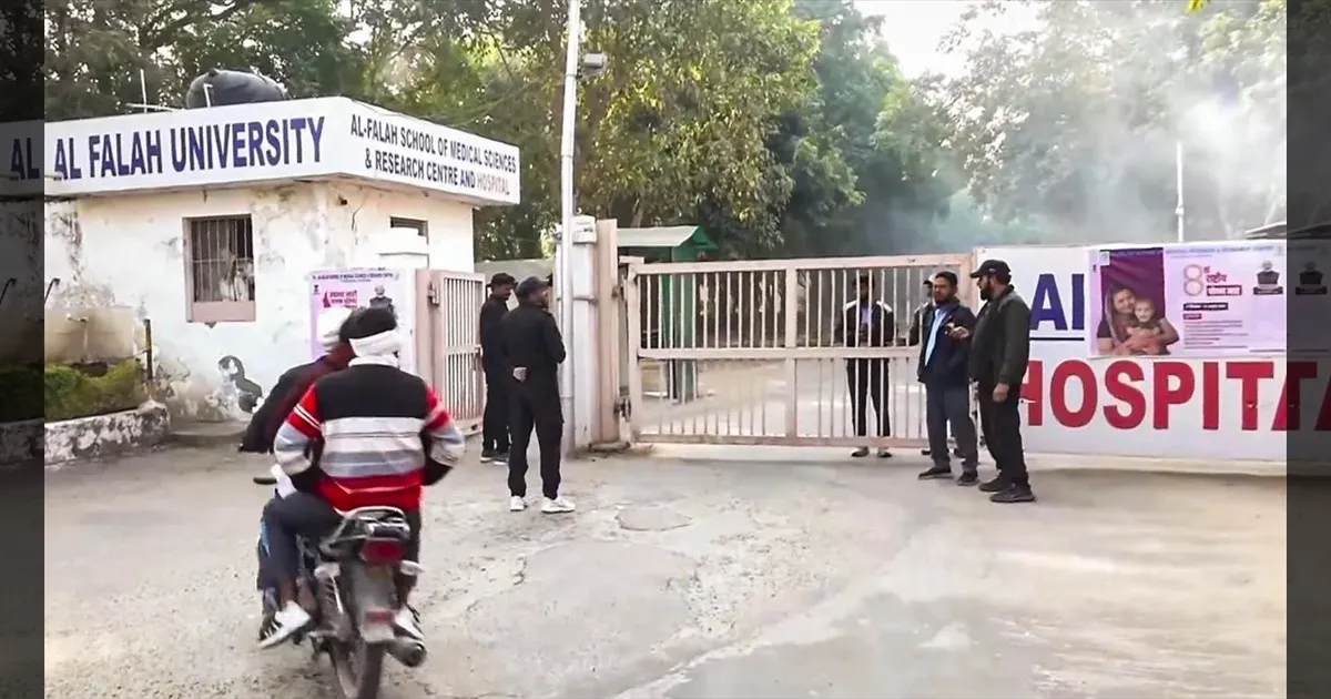 டெல்லி கார் குண்டுவெடிப்பு: 25 இடங்களில் ED சோதனை..!! அல்-பாலா பல்கலைக்கழகத்துடன் தொடர்பு..??