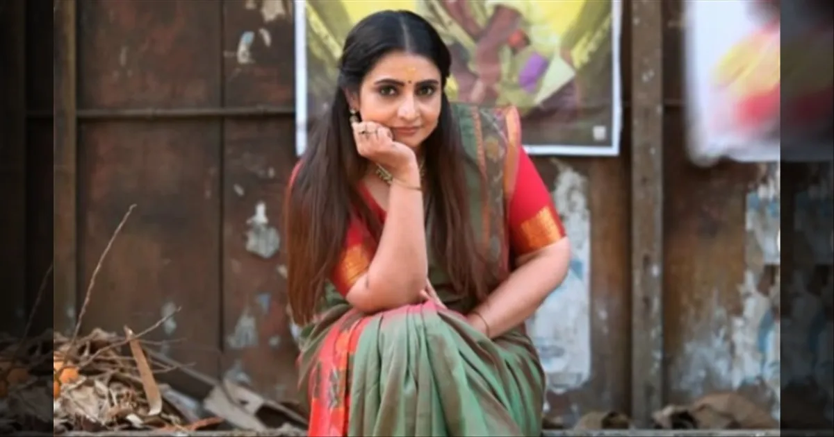 விதவிதமாய்.. வித்தியாசமாய்.. அழகழகாய்.. அற்புதமாய்.. சேலையில் ஜொலிக்கும் நடிகை சுஜிதா..!