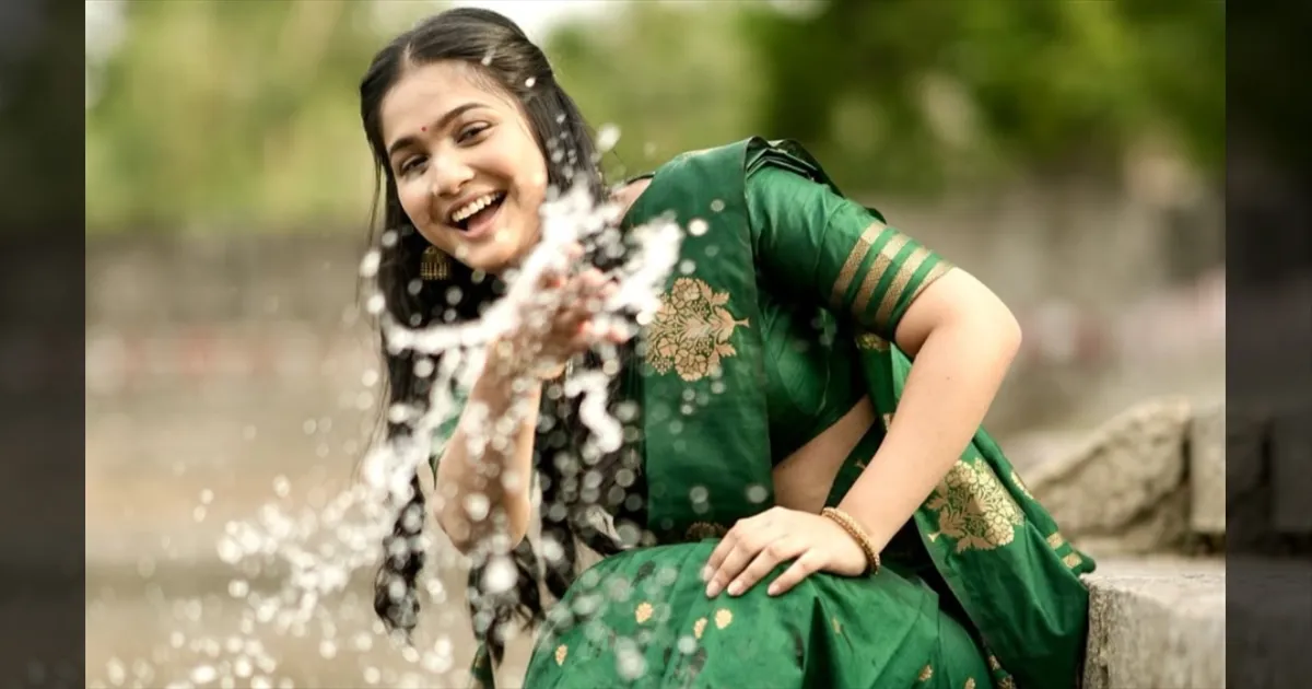 பச்சை நிற சேலையில் அய்யனார் துணை சீரியல் நடிகை அட்சயா ராய்..!! கலக்கல் போட்டோஸ் ரிலீஸ்..!