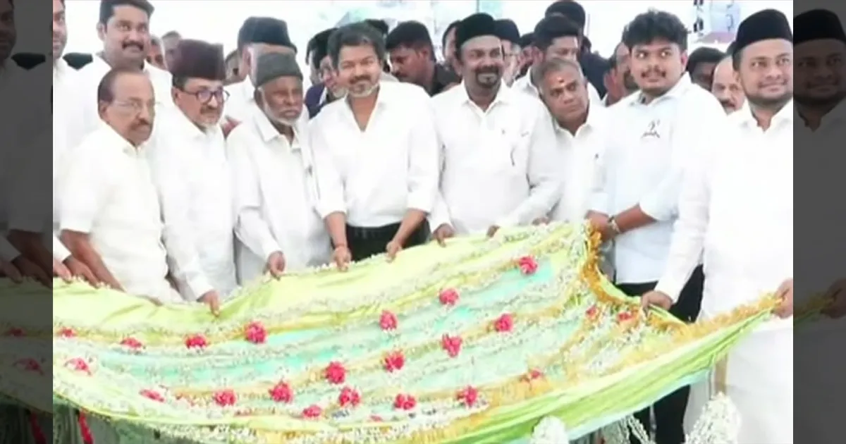 காயிதே மில்லத்தின் 131வது பிறந்த நாள் இன்று..!! நினைவிடத்தில் முதலமைச்சர் விஜய் மரியாதை..!! 