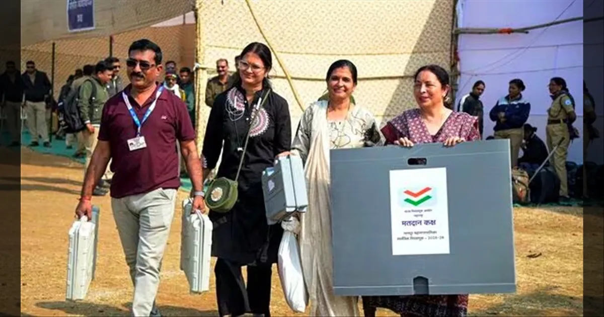 மகாராஷ்டிரா உள்ளாட்சி தேர்தல்: மும்பை மாநகராட்சியை கைப்பற்றப்போவது யார்..?? விறுவிறு வாக்குப்பதிவு..!!