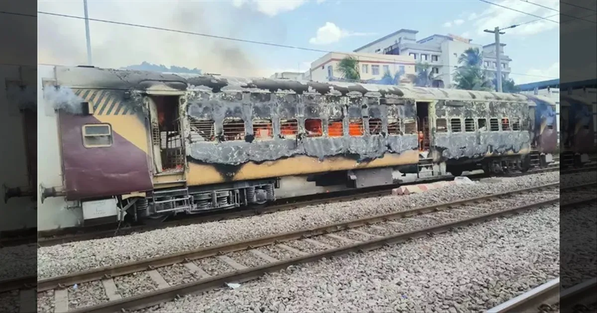 திருவள்ளூர் அடுத்து திருப்பதி.. நின்றிருந்த எக்ஸ்பிரஸ் ரயிலில் பற்றி எரிந்த தீ..!!